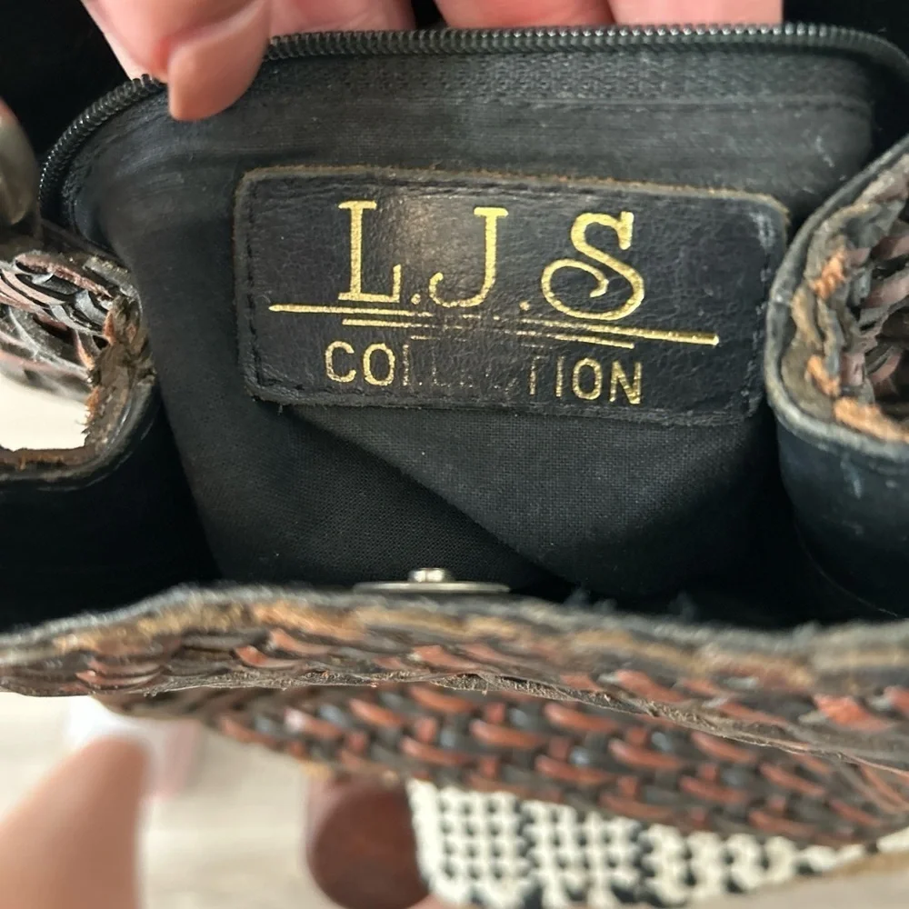 VTG Elegant Woven Hobo Bag in Rich Brown